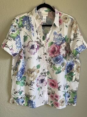 Alfred Dunner White Floral Short Sleeve Button-Down Shirt